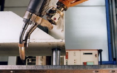弧焊機器人vs氣保焊機：哪個更適合您的業務？
